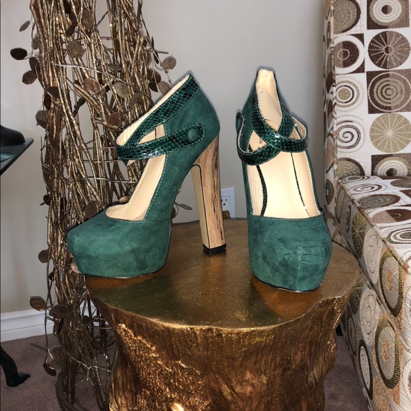 Heels size 6.5 - Picture 1 of 2